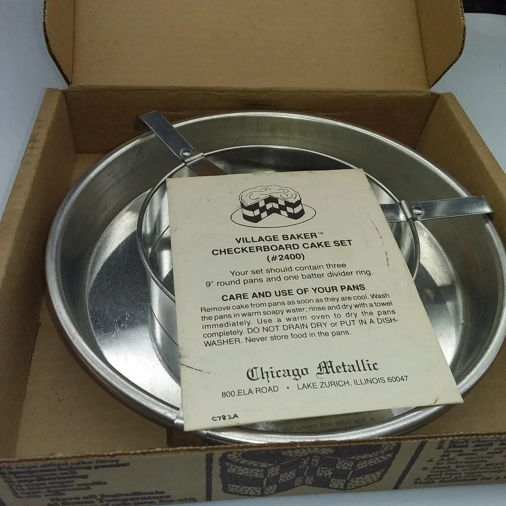 Vintage Chicago Metallic 'Checkerboard Cake Pan Set' In Original Box #2400